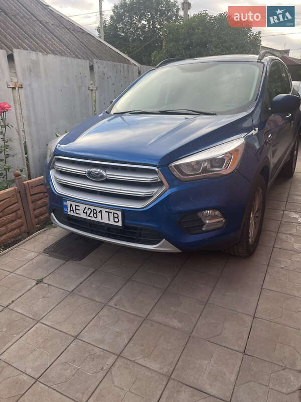 Внедорожник / Кроссовер Ford Escape 2016 в 