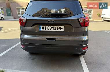 Внедорожник / Кроссовер Ford Escape 2018 в 