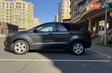 Внедорожник / Кроссовер Ford Escape 2018 в 