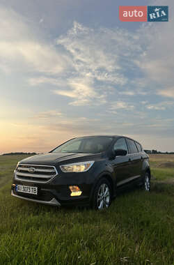 Позашляховик / Кросовер Ford Escape 2016 в Вараші