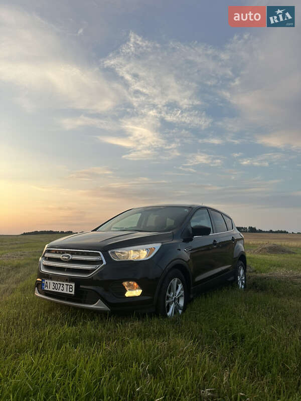 Внедорожник / Кроссовер Ford Escape 2016 в Вараше