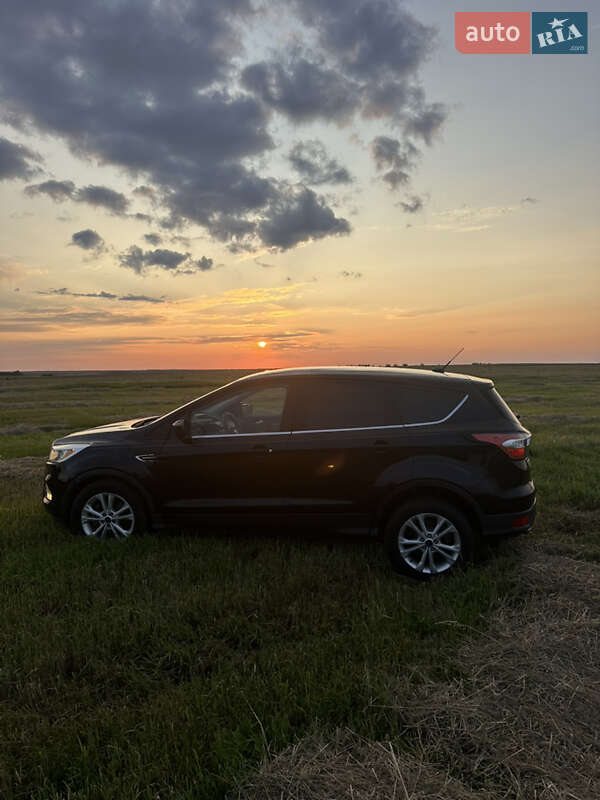 Внедорожник / Кроссовер Ford Escape 2016 в Вараше фото 8 Внедорожник / Кроссовер Ford Escape 2016 в Вараше
