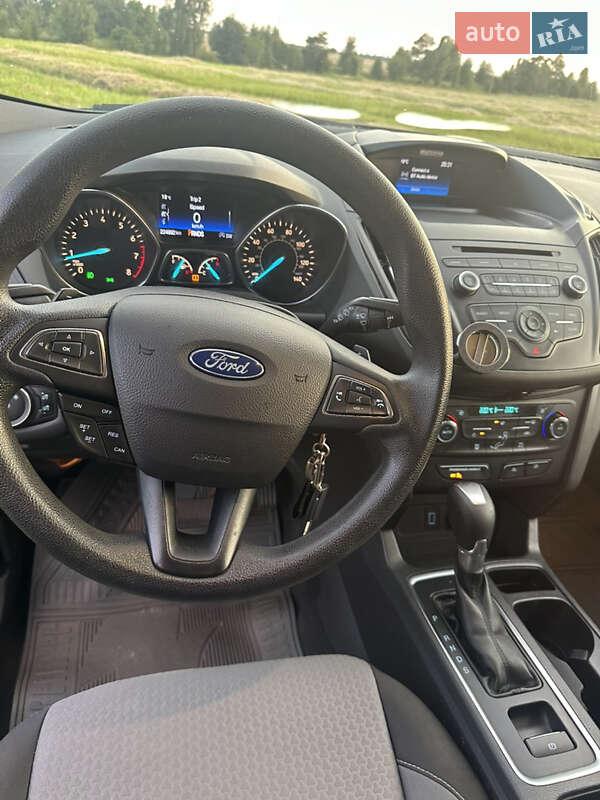 Внедорожник / Кроссовер Ford Escape 2016 в Вараше фото 12 Внедорожник / Кроссовер Ford Escape 2016 в Вараше