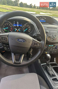 Внедорожник / Кроссовер Ford Escape 2016 в 