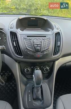 Внедорожник / Кроссовер Ford Escape 2015 в 