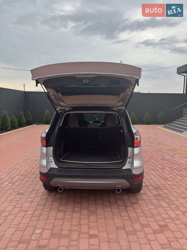 Внедорожник / Кроссовер Ford Escape 2017 в Жашкове