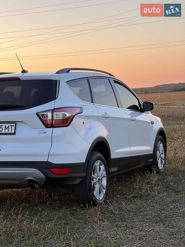 Внедорожник / Кроссовер Ford Escape 2016 в Золочеве