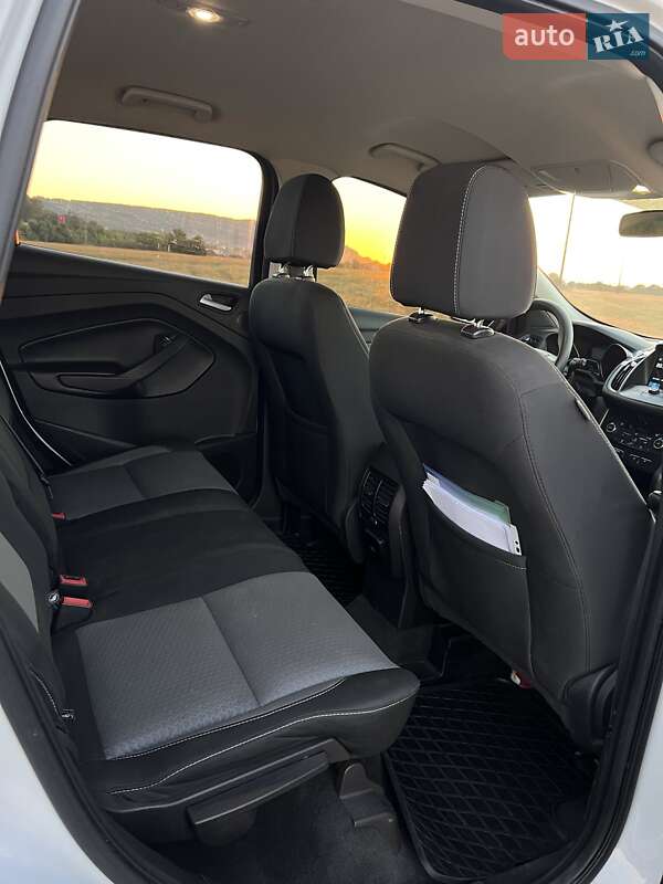 Внедорожник / Кроссовер Ford Escape 2016 в Золочеве