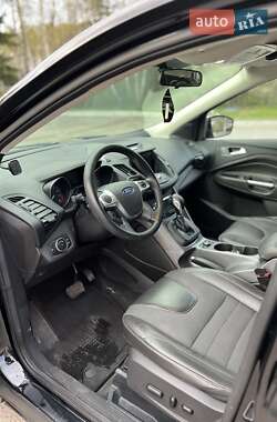 Внедорожник / Кроссовер Ford Escape 2015 в 