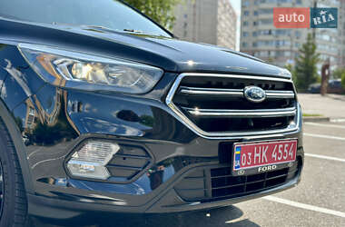 Внедорожник / Кроссовер Ford Escape 2017 в 