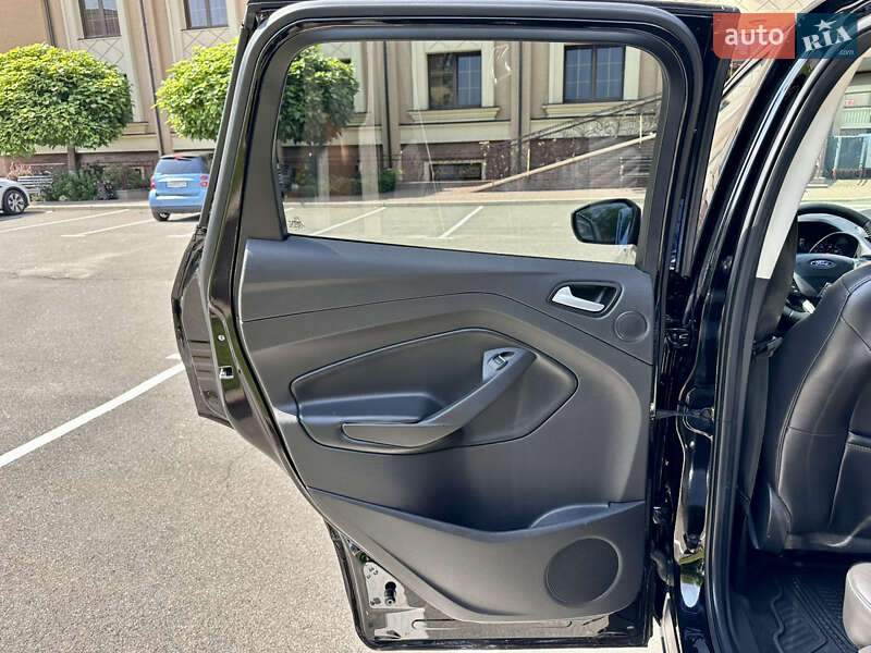 Внедорожник / Кроссовер Ford Escape 2017 в Киеве