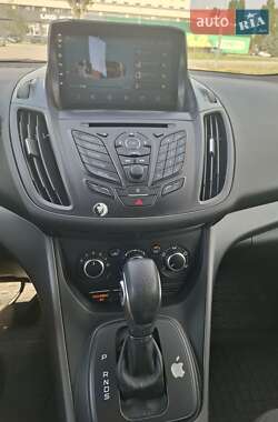 Внедорожник / Кроссовер Ford Escape 2014 в 
