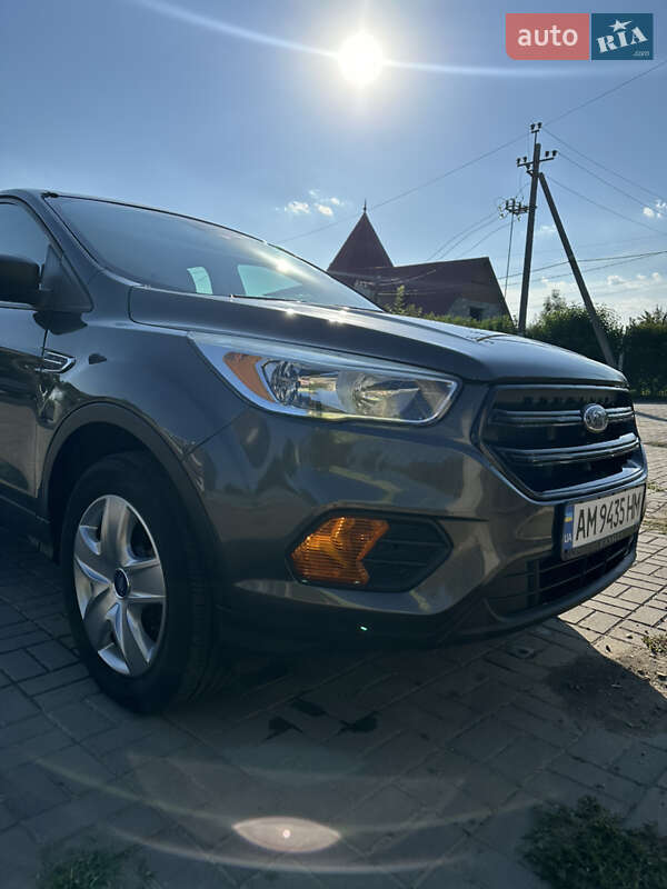 Внедорожник / Кроссовер Ford Escape 2016 в Черновцах