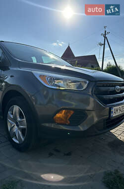 Позашляховик / Кросовер Ford Escape 2016 в 