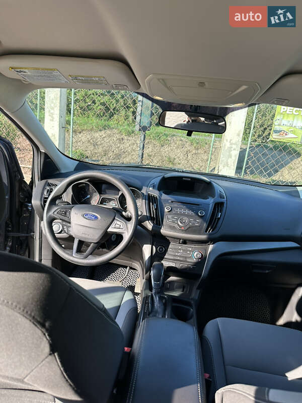 Внедорожник / Кроссовер Ford Escape 2016 в Черновцах