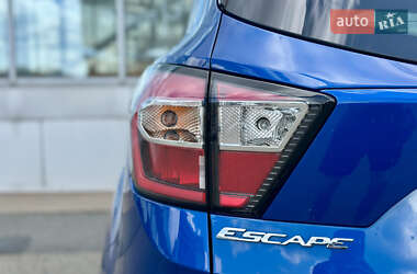 Внедорожник / Кроссовер Ford Escape 2018 в 
