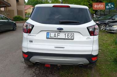 Внедорожник / Кроссовер Ford Escape 2017 в 