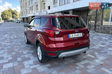 Внедорожник / Кроссовер Ford Escape 2018 в 