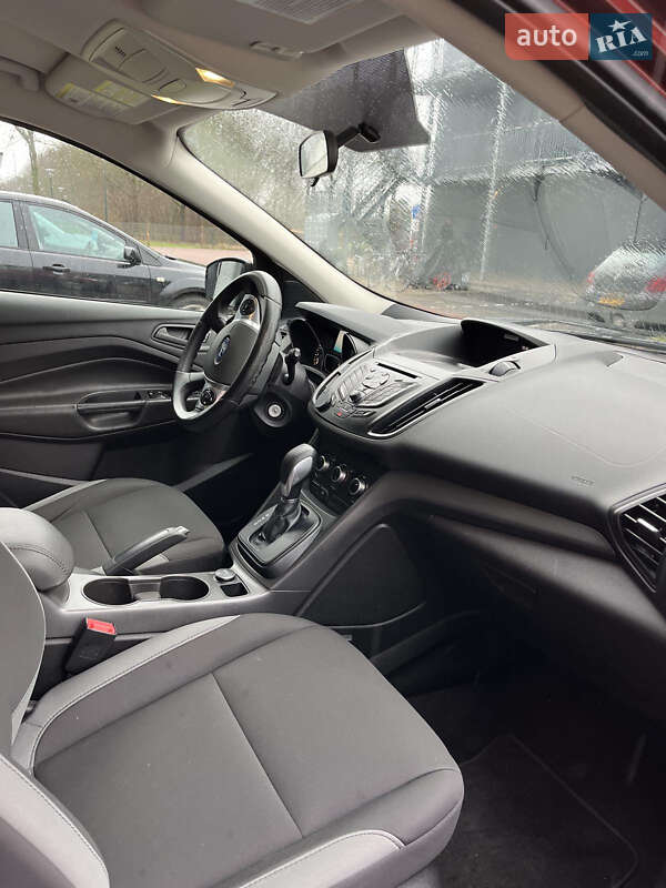 Позашляховик / Кросовер Ford Escape 2015 в Луцьку