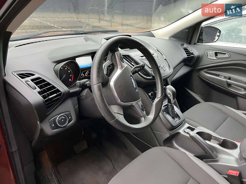Позашляховик / Кросовер Ford Escape 2015 в Луцьку
