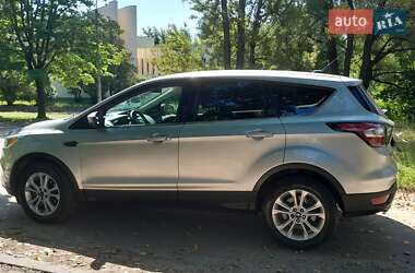 Внедорожник / Кроссовер Ford Escape 2016 в 