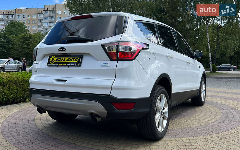 Внедорожник / Кроссовер Ford Escape 2017 в Львове