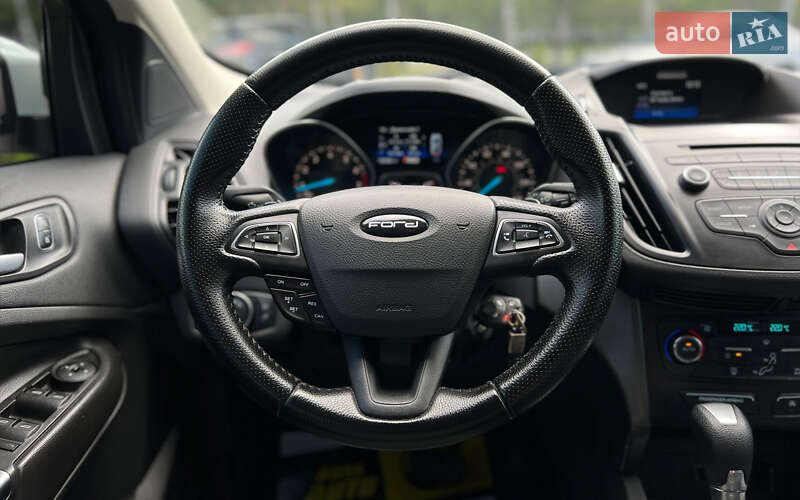 Внедорожник / Кроссовер Ford Escape 2017 в Львове