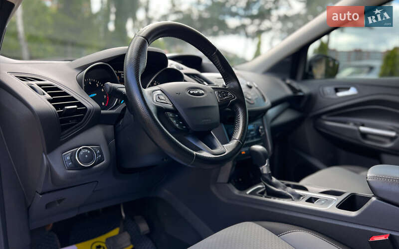 Внедорожник / Кроссовер Ford Escape 2017 в Львове
