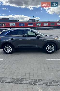 Внедорожник / Кроссовер Ford Escape 2020 в 