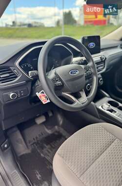 Внедорожник / Кроссовер Ford Escape 2020 в 