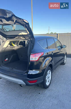 Внедорожник / Кроссовер Ford Escape 2015 в 