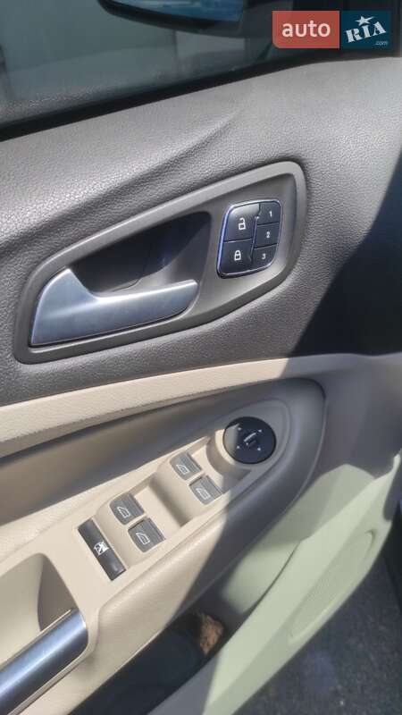 Внедорожник / Кроссовер Ford Escape 2014 в Кривом Роге