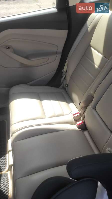 Внедорожник / Кроссовер Ford Escape 2014 в Кривом Роге