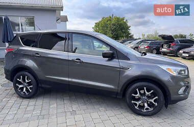 Внедорожник / Кроссовер Ford Escape 2016 в 
