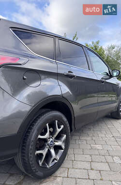Внедорожник / Кроссовер Ford Escape 2016 в 