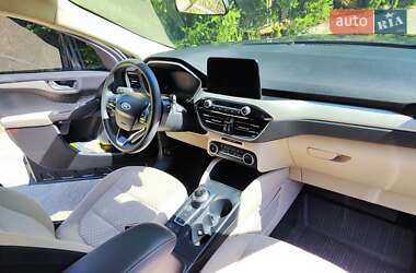 Внедорожник / Кроссовер Ford Escape 2019 в 