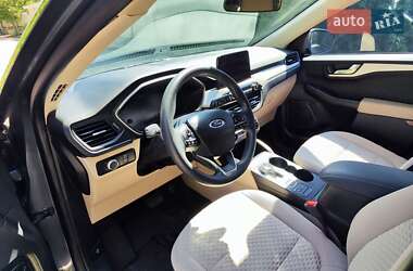 Внедорожник / Кроссовер Ford Escape 2019 в 