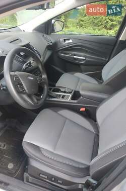 Внедорожник / Кроссовер Ford Escape 2018 в 
