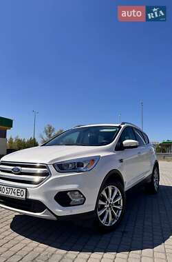Внедорожник / Кроссовер Ford Escape 2017 в 