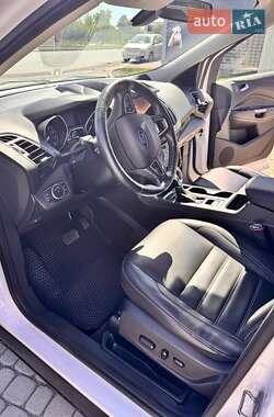 Внедорожник / Кроссовер Ford Escape 2017 в 