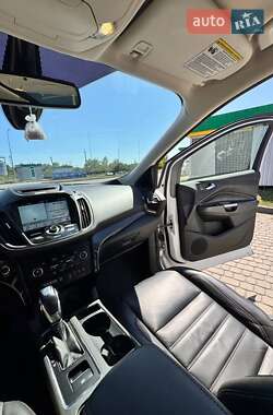 Внедорожник / Кроссовер Ford Escape 2017 в 