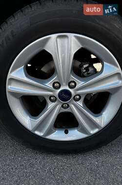 Внедорожник / Кроссовер Ford Escape 2014 в 