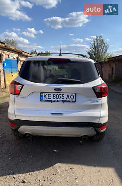 Внедорожник / Кроссовер Ford Escape 2018 в 