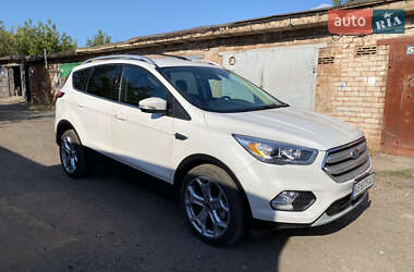 Внедорожник / Кроссовер Ford Escape 2018 в 