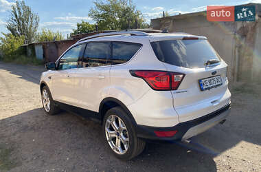 Внедорожник / Кроссовер Ford Escape 2018 в 