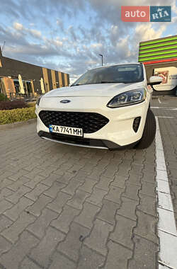 Внедорожник / Кроссовер Ford Escape 2020 в 
