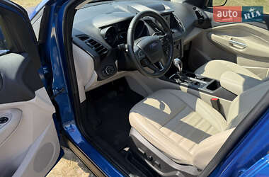 Внедорожник / Кроссовер Ford Escape 2019 в 