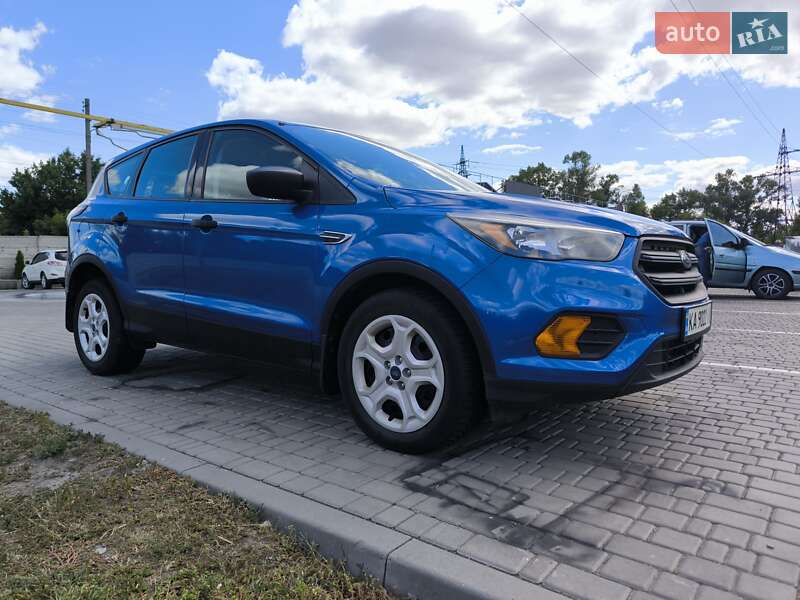 Внедорожник / Кроссовер Ford Escape 2017 в Павлограде