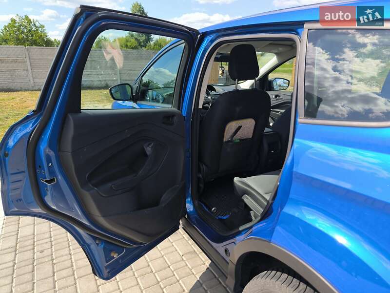 Внедорожник / Кроссовер Ford Escape 2017 в Павлограде