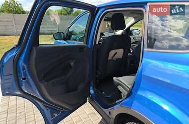 Внедорожник / Кроссовер Ford Escape 2017 в 
